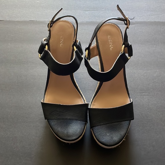 Women's Shoes - Picture 3 of 8